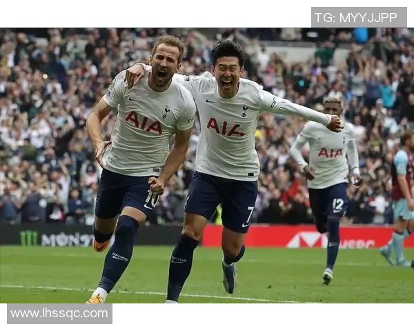 B斯光荣与墨尔本胜利的精彩对决引发球迷热议与期待